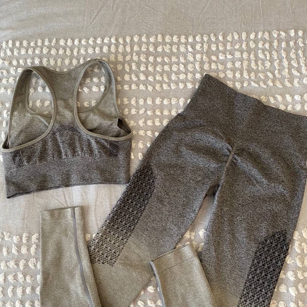 ‼️SOLD‼️2 piece bundle set - Picture 2 of 8